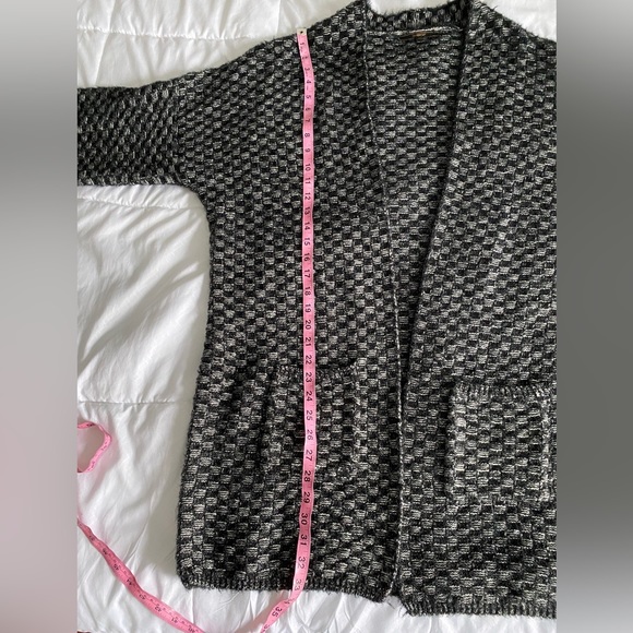 Maxsport black and grey checkered sweater/cardigan. Medium. Two front pockets. - Picture 13 of 15